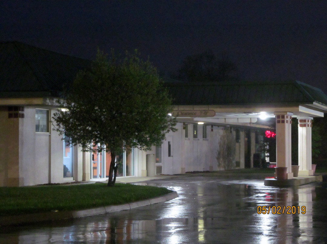 Sprucewood Inn主图