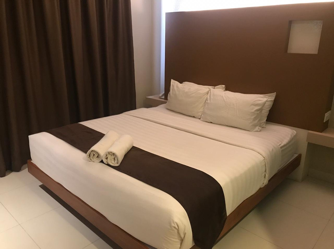 Sky Inn Express Hotel主图