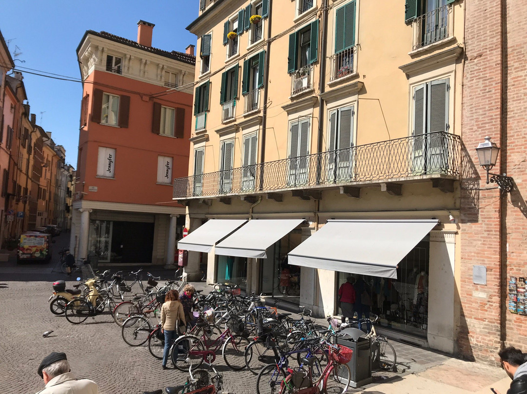 Piazza Andrea Mantegna景点图片