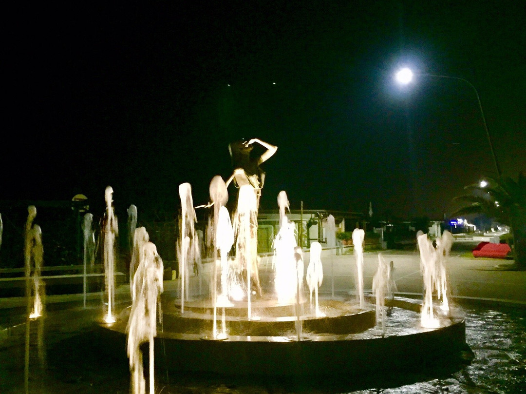 Fontana Le Naiadi-佩斯卡拉必去景点