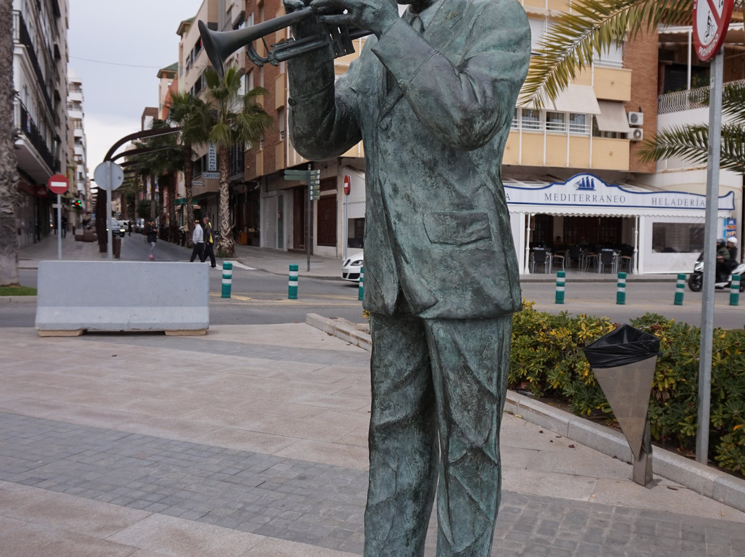 Monumento Homenaje a los Musicos Torrevejenses景点图片