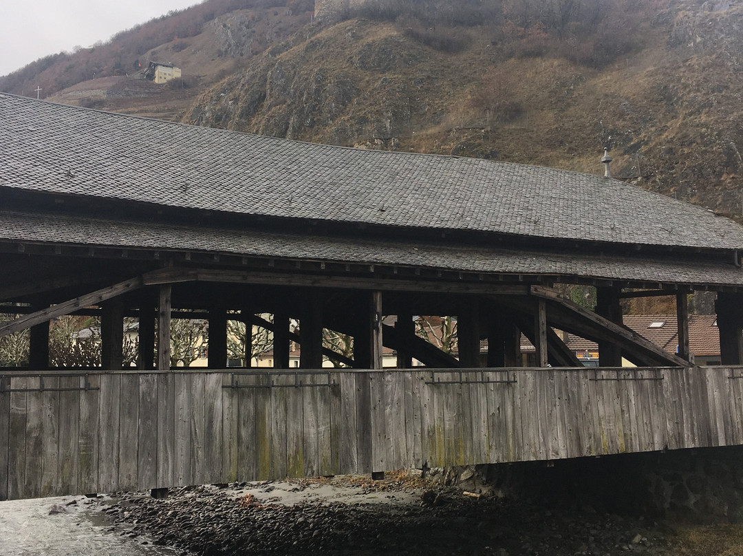 Pont de la Bâtiaz景点图片