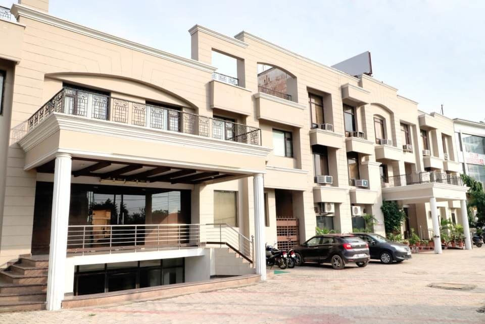 Hotel Paris Chandigarh Zirakpur