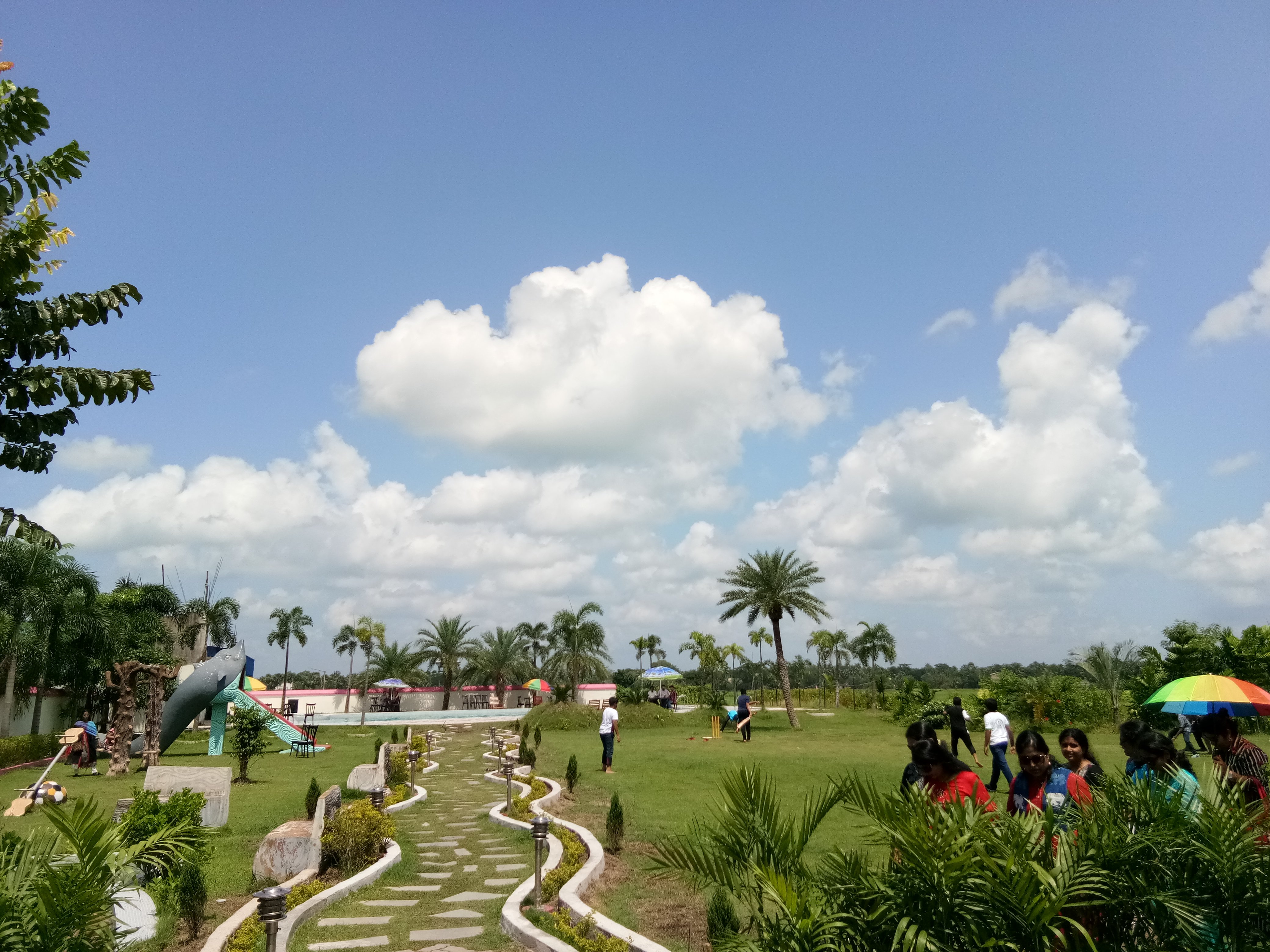 Hotel Girish & Resort-官方
