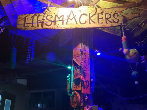 Lipsmackers Beach Bar-查汶海滩必去景点