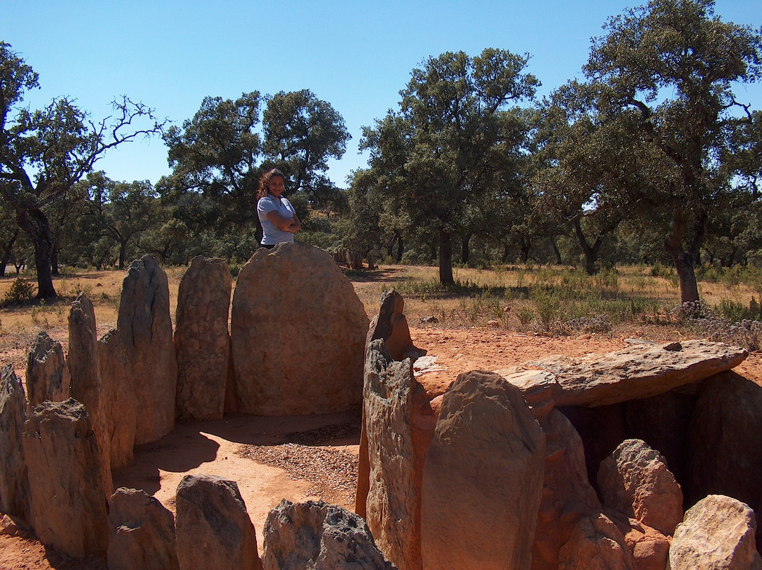 Valverde del Camino旅游景点-Conjunto Dolmenico De Los Gabrieles