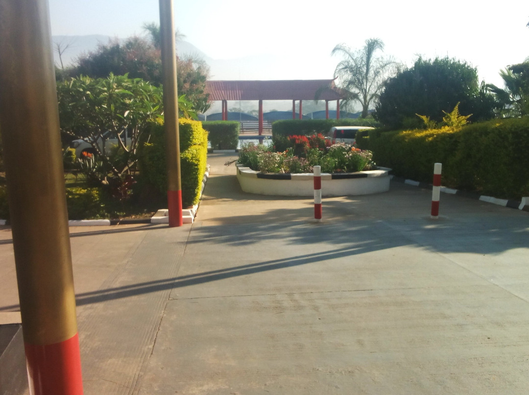 Golden Peacock Villa Hotel主图