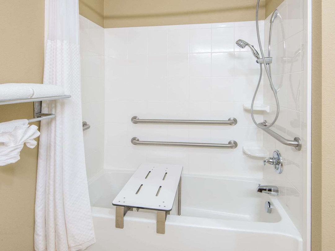 Microtel Inn & Suites by Wyndham North Canton主图