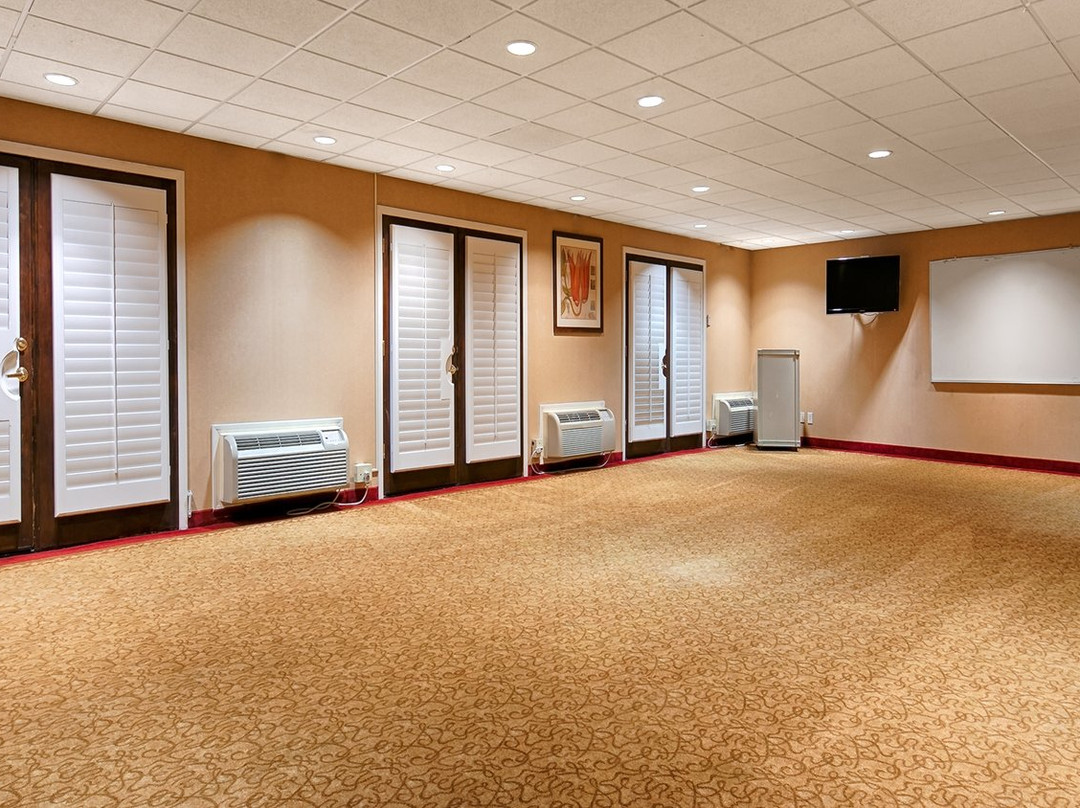 Best Western Plus Brookside Inn主图