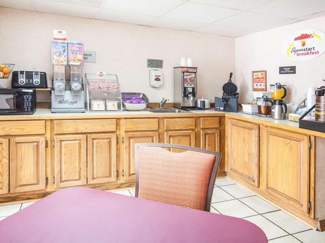 Super 8 by Wyndham Clinton主图