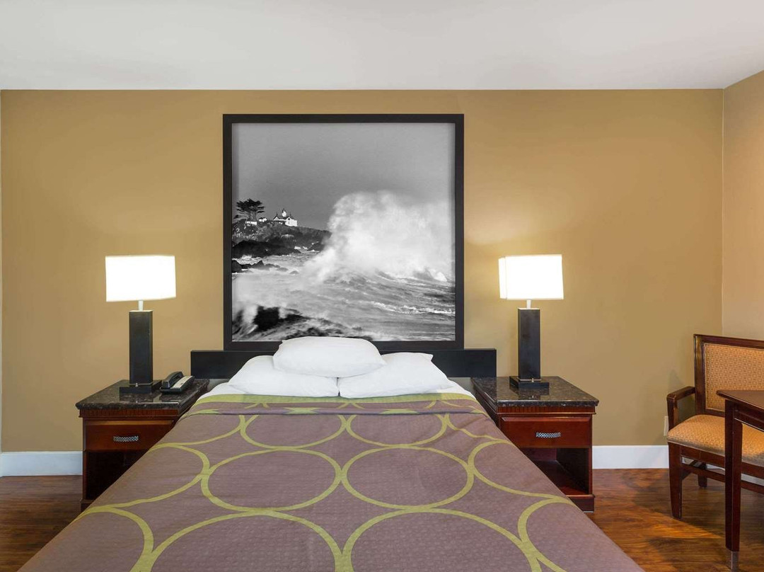 Super 8 by Wyndham Martinez主图