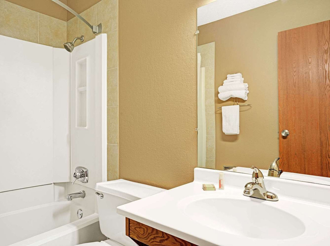 Super 8 by Wyndham Rogers Minnesota主图