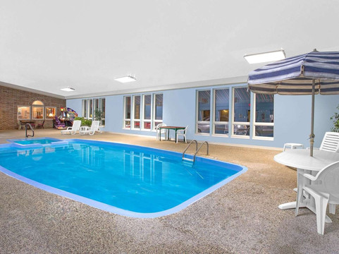 贝瑟尼速8酒店主图