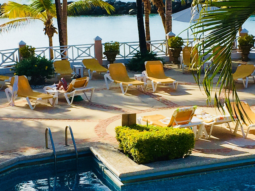 Coco Reef Resort and Spa主图