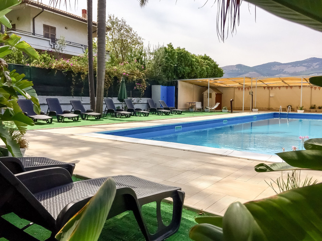 Rooms and Pool Mondello主图