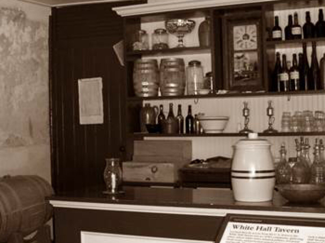 White Hall Tavern-哈泊斯费里必去景点