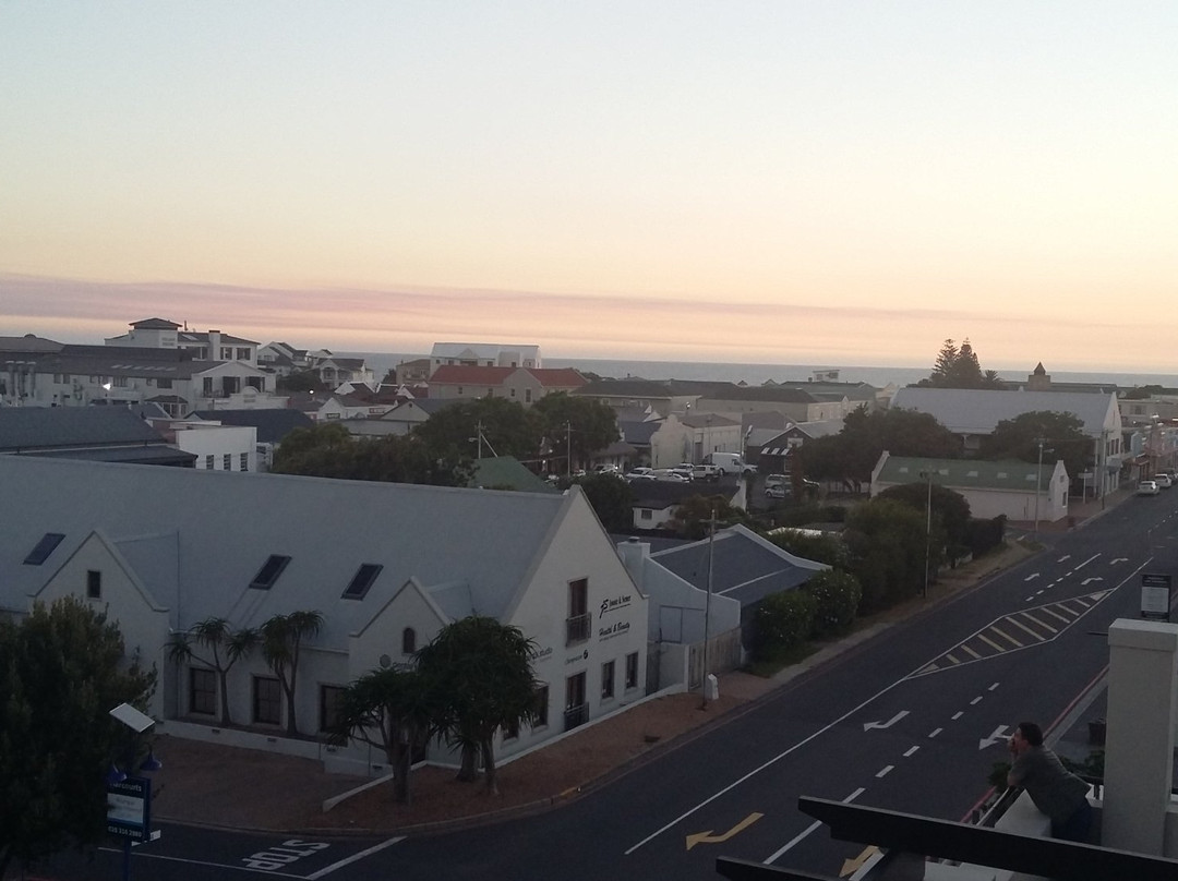 Whale Coast All Suite Hotel主图