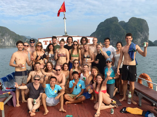 Full Moon Travel Asia-Cat Ba Town必去景点