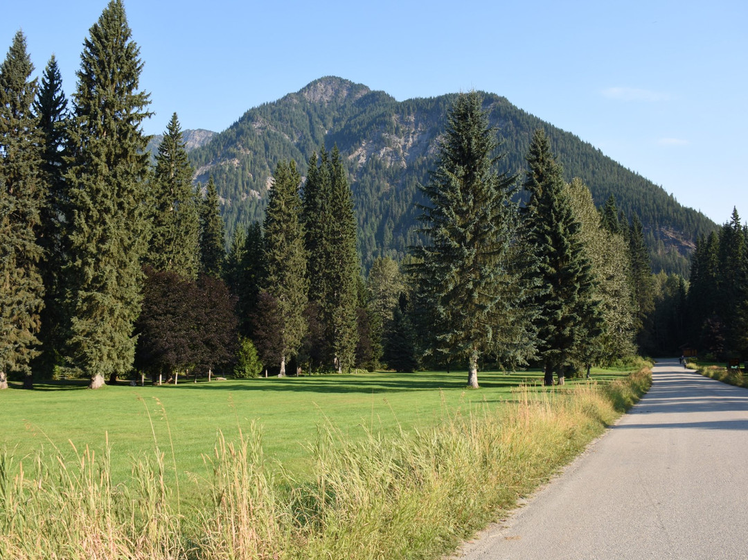 Canyon Hot Spring Resort-雷夫尔斯托克必去景点
