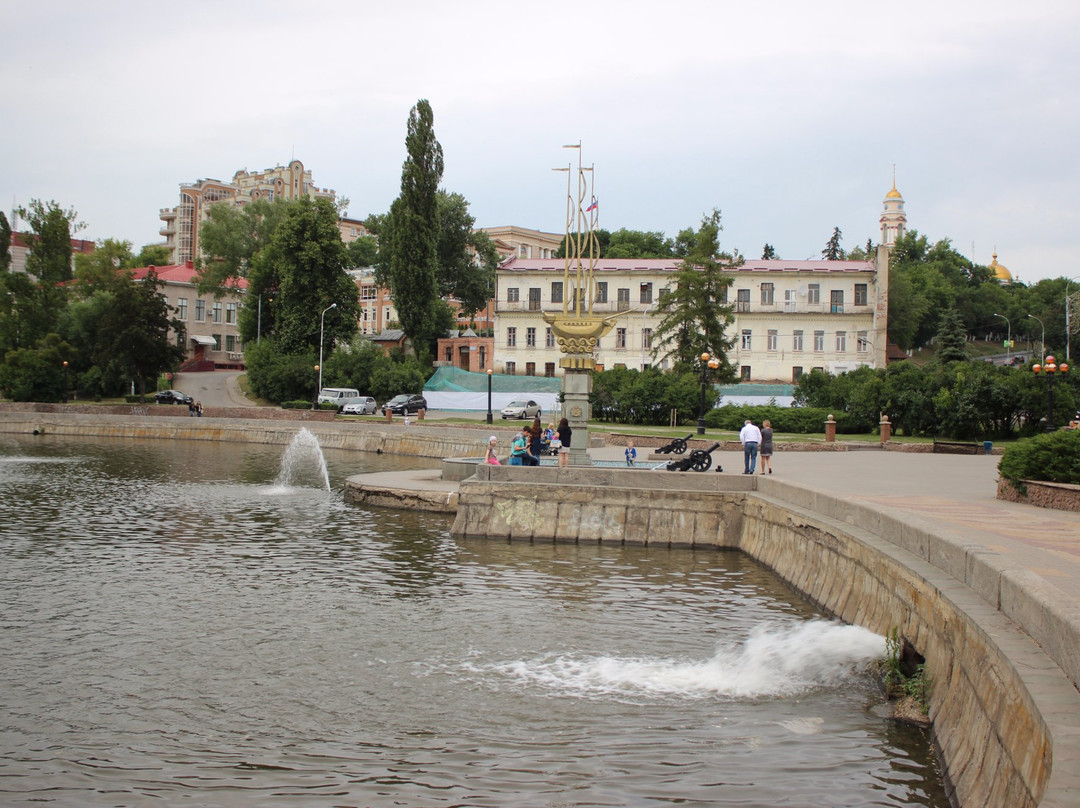 Komsomolskiy Pond景点图片