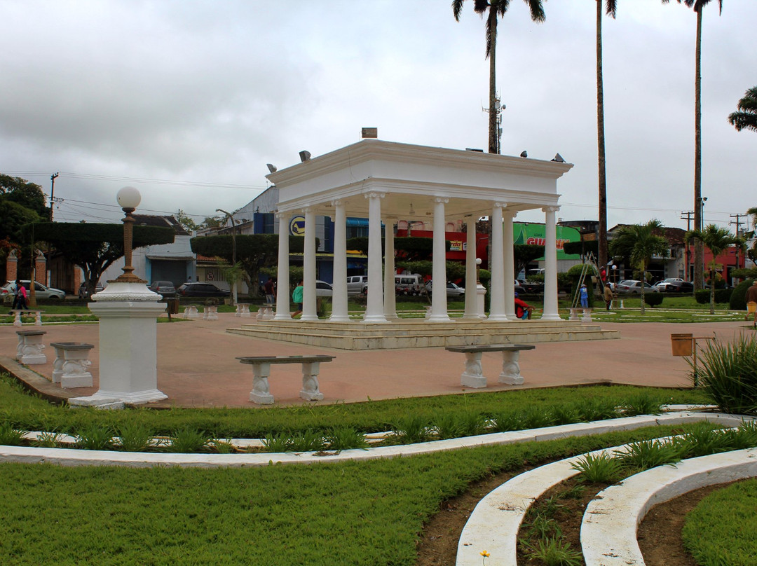 Praça Lourival Monte-Amargosa必去景点