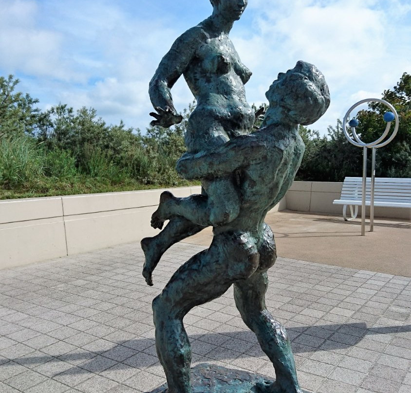 Skulptur "Liebespaar"景点图片