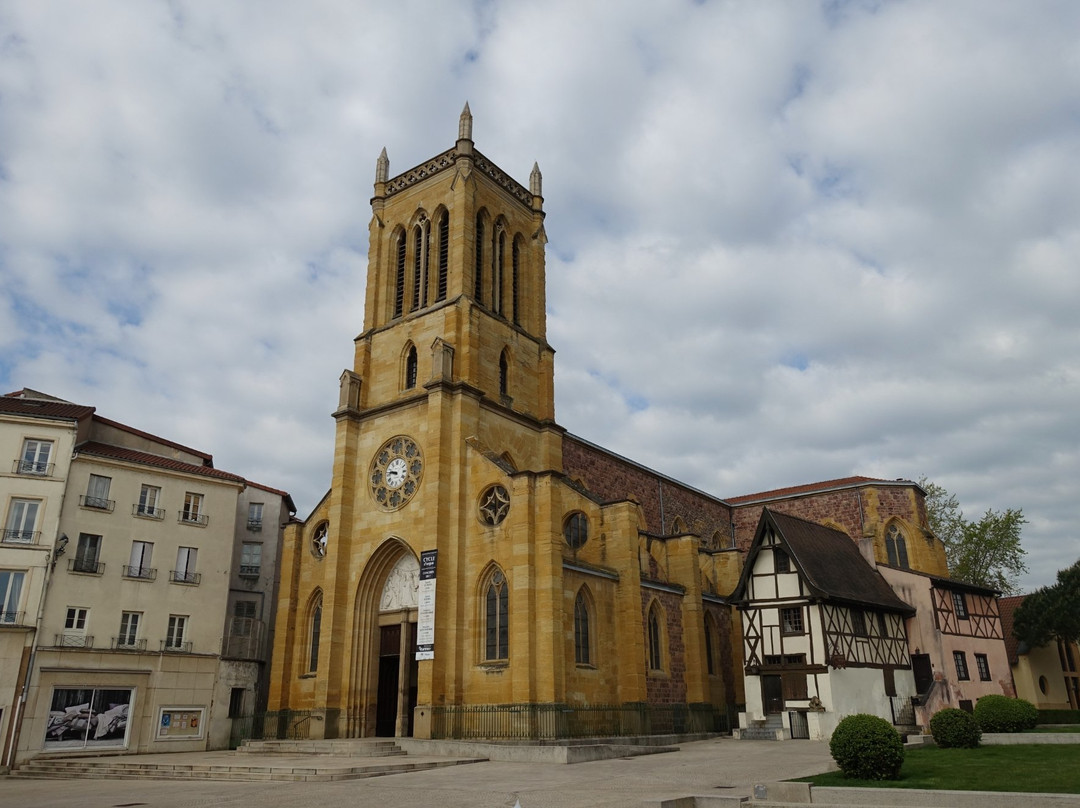 Eglise Saint-Etienne-罗阿讷必去景点
