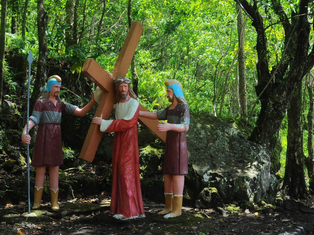 Walkway To The Old Volcano And Stations Of The Cross-卡米金省必去景点