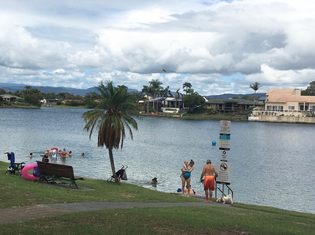 Lake Hugh Muntz景点图片