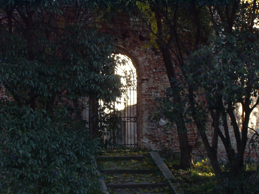 Palazzo Popaite Torriani Policreti-波代诺内必去景点