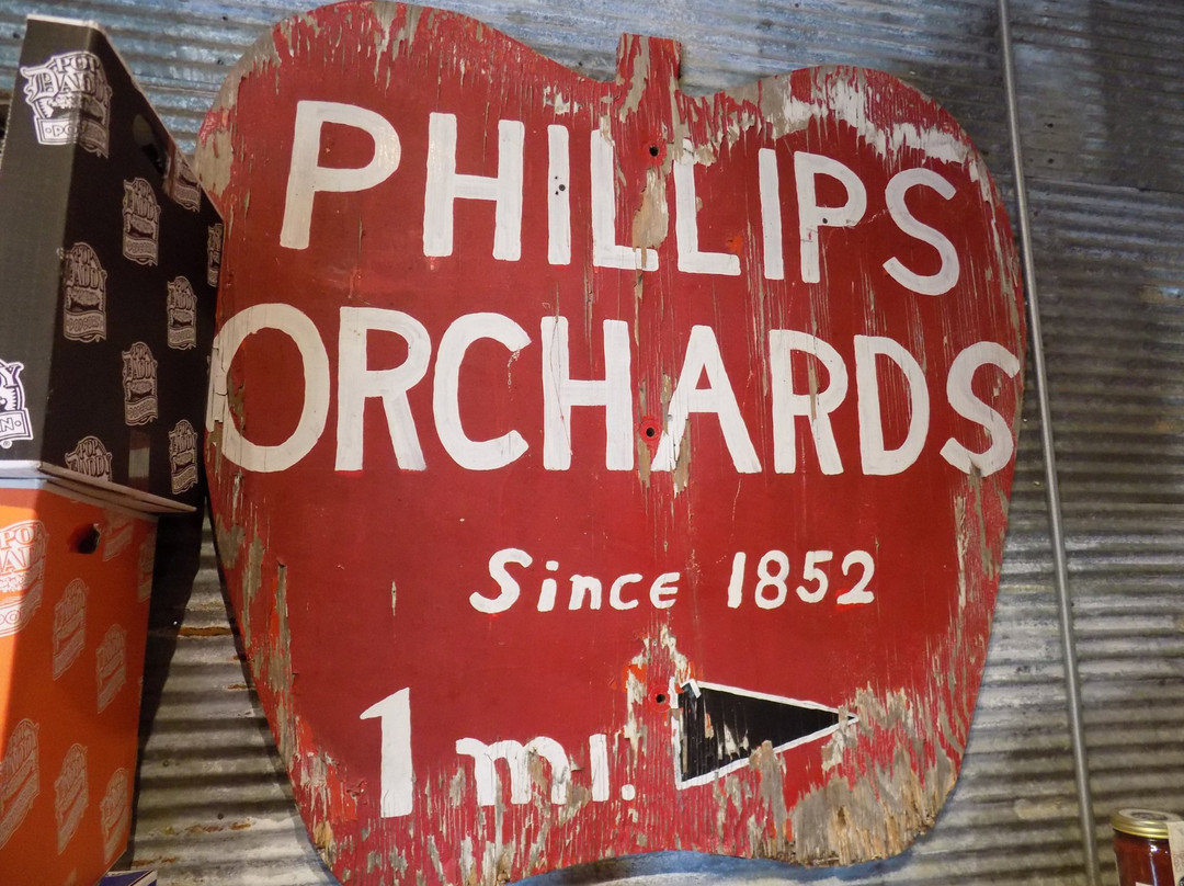 Phillips Orchards & Cider Mill景点图片