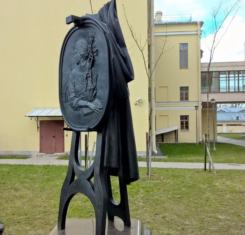 Monument to Anna Akhmatova景点图片