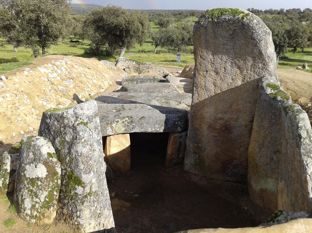 Dolmen de Lacara景点图片