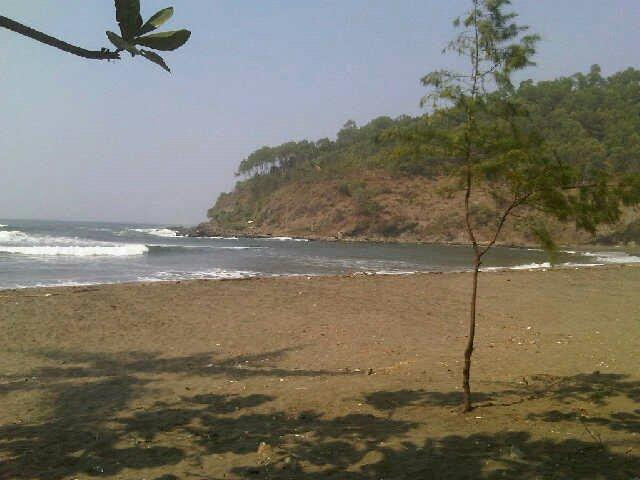 Karang Bolong Beach景点图片