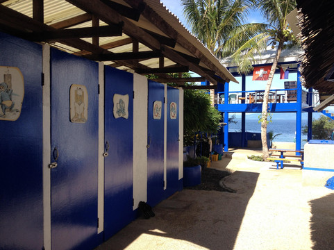 The Blue Abyss Dive Shop-莫阿尔博阿尔必去景点