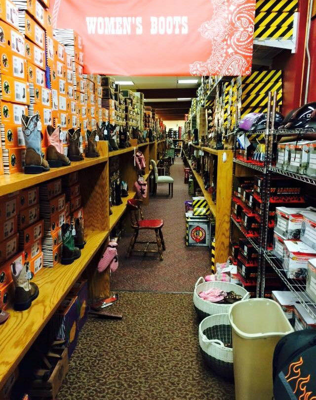 Cherokee Gift & Boot Outlet-Triadelphia必去景点