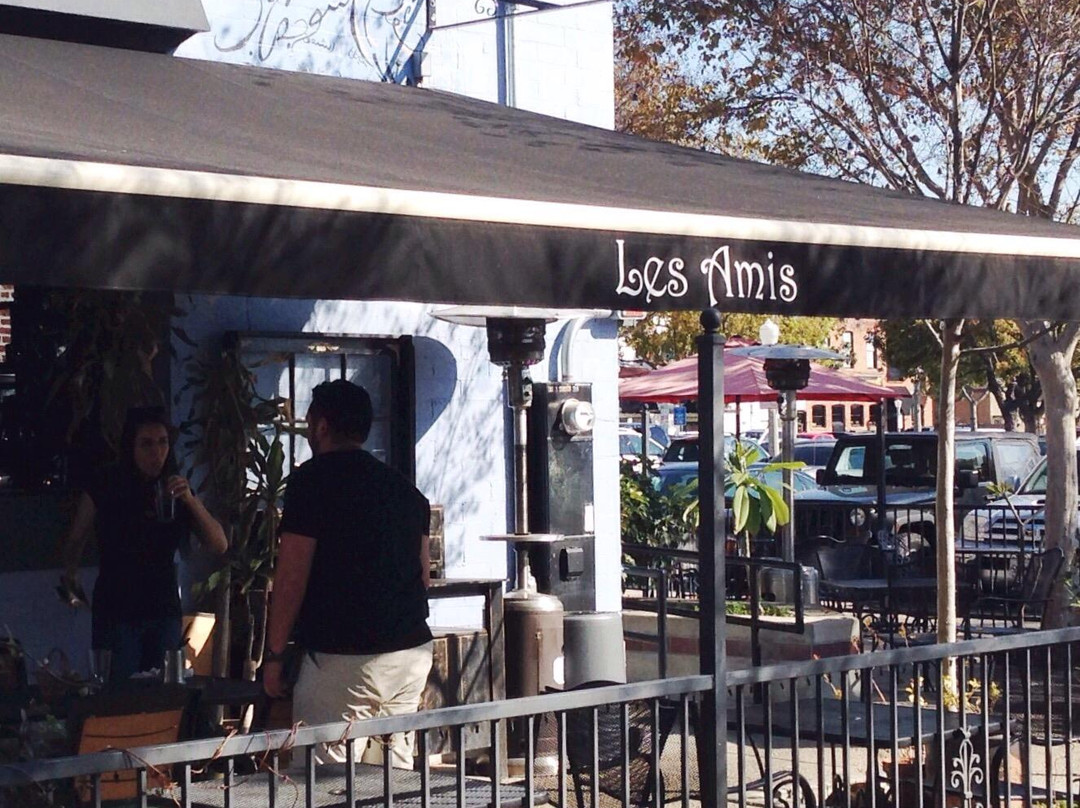 Les Amis Restaurant & Lounge