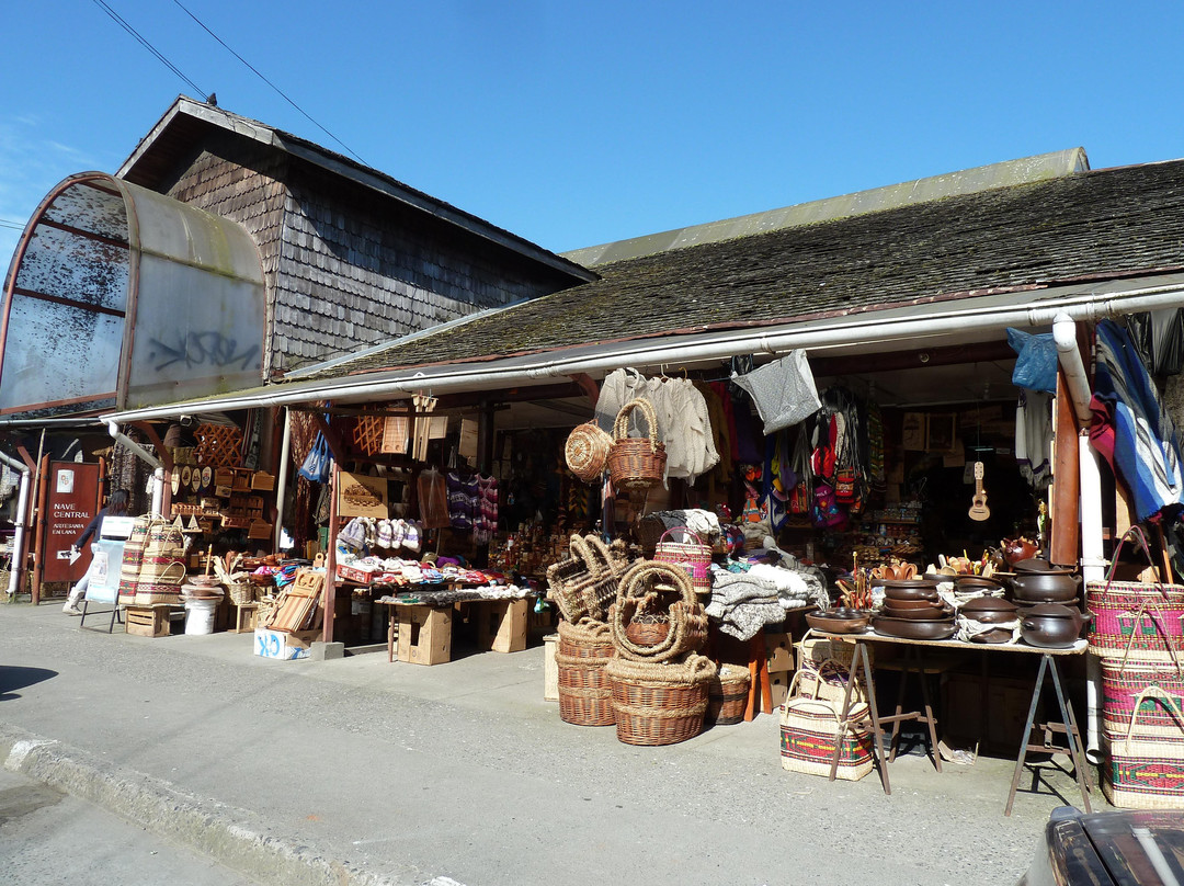 Mercado Artesanal Los Palafitos-Castro必去景点