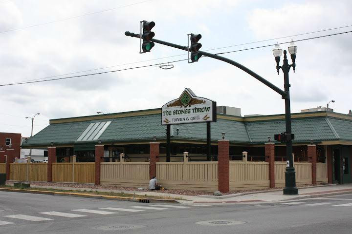 The Stones Throw-鲍灵格林必去景点