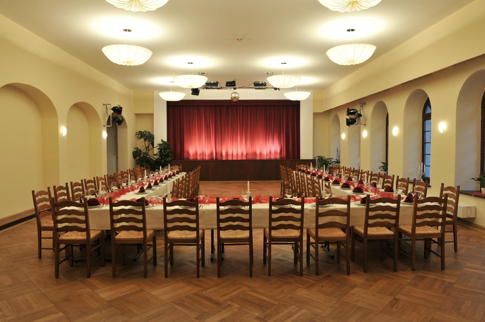 Hotel Goldner Löewe-官方