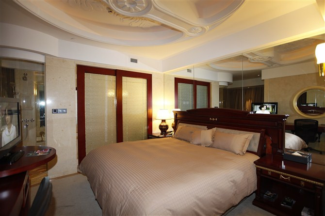 白金汉爵大酒店主图