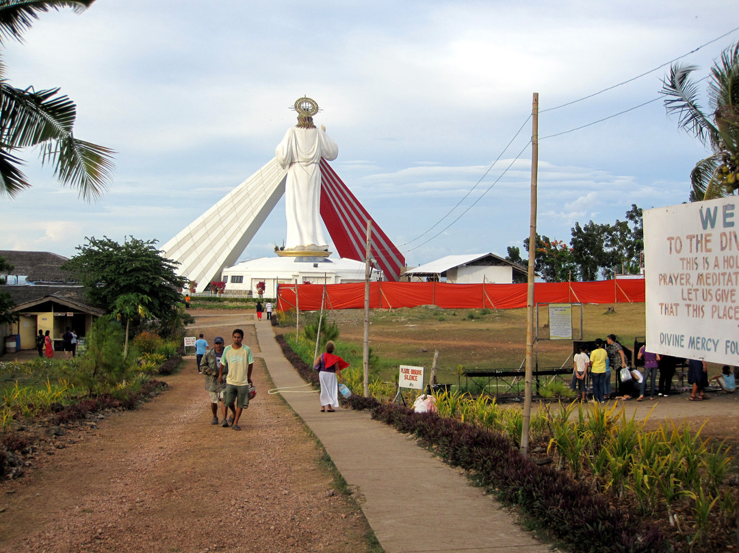 Statue of the Divine Mercy-El Salvador必去景点