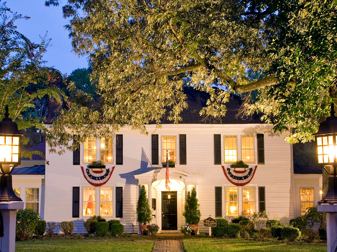 Surry酒店住宿-威廉斯堡白宫酒店