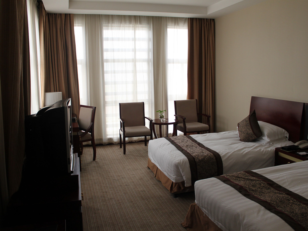 泰坦国际大酒店主图