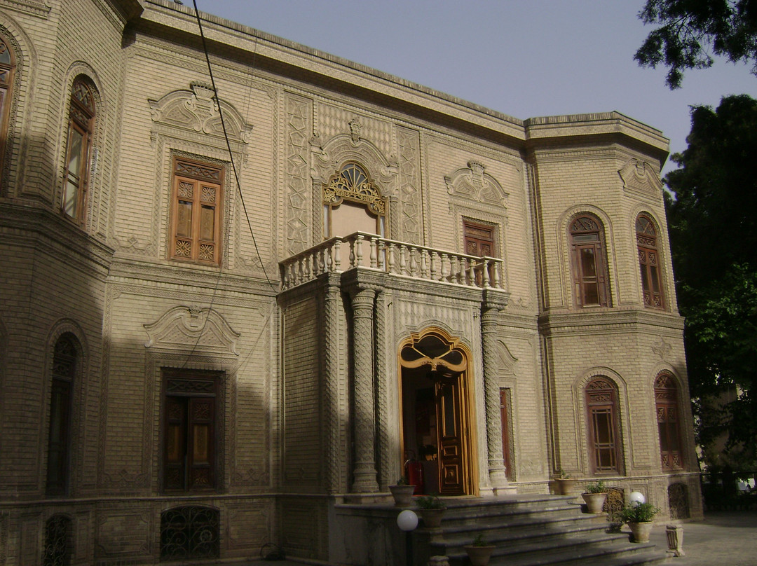 Glassware and Ceramic Museum of Iran景点图片