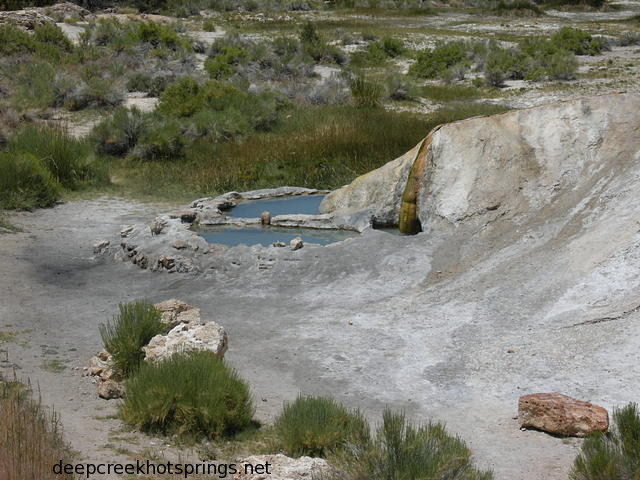 Travertine Hot Spring景点图片