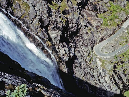 托罗尔斯第根山路（精灵之梯）-挪威西部必去景点