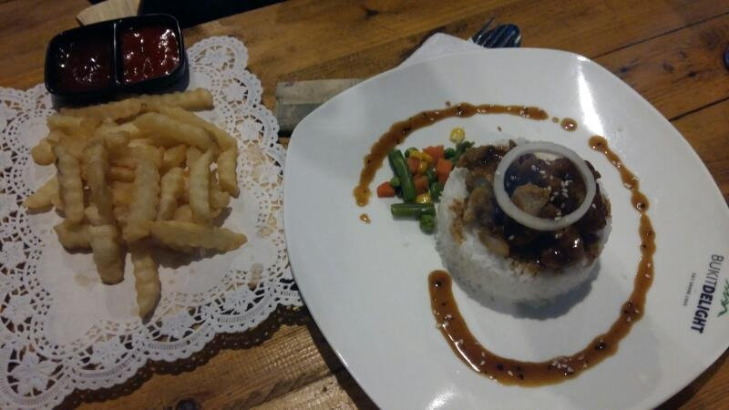 Sumbersekar餐馆和美食-Bukit Delight