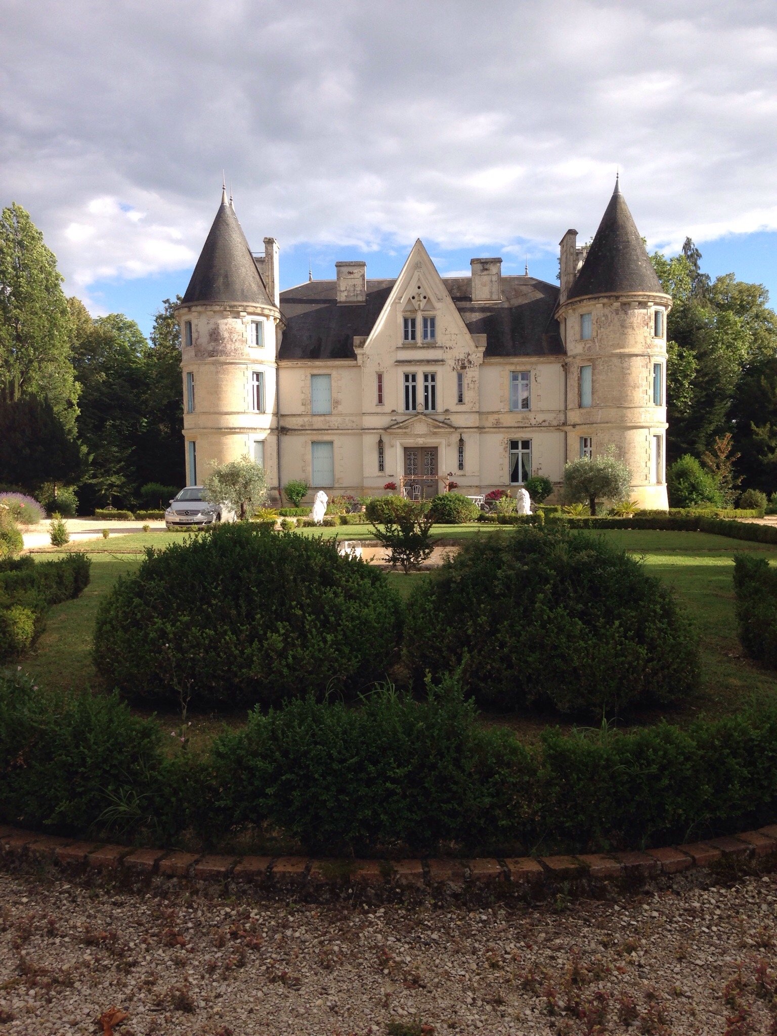 Chateau de Lestaubiere-官方