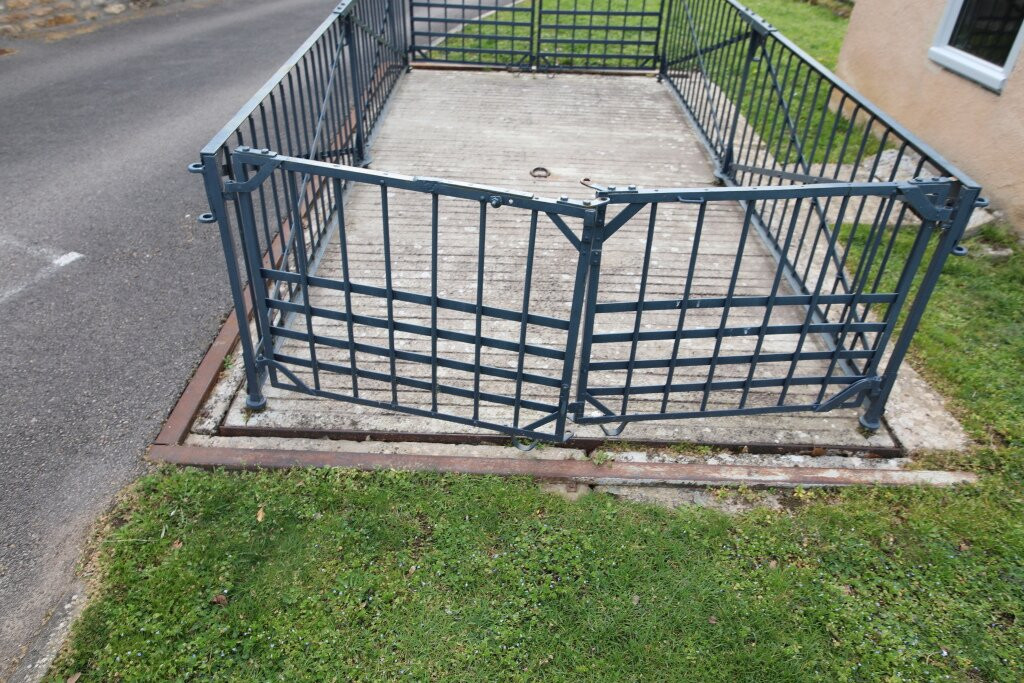 Poids public de Curtil-sous-Burnand-Curtil-sous-Burnand必去景点